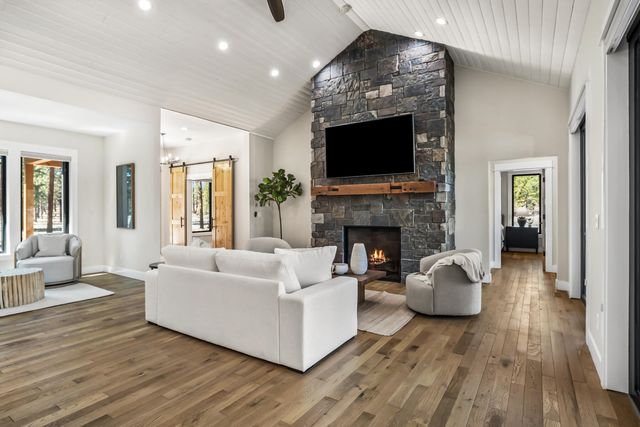 16611 Wilt Road, Sisters, OR 97759