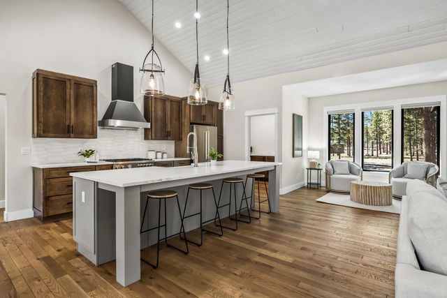 16611 Wilt Road, Sisters, OR 97759