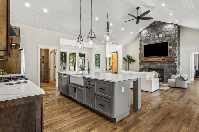 16611 Wilt Road, Sisters, OR 97759