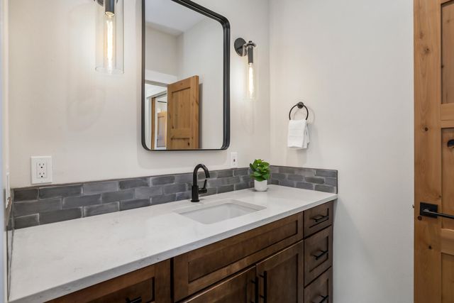 16611 Wilt Road, Sisters, OR 97759