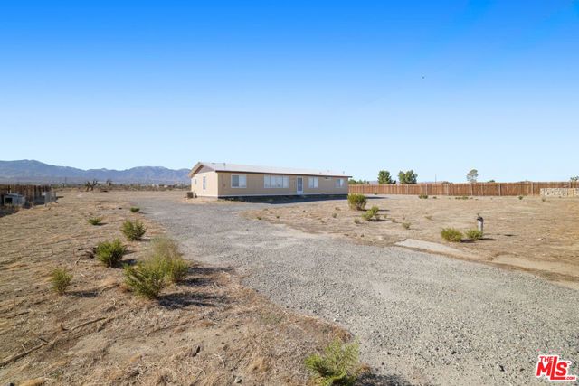 16670 E Avenue T4, Llano, CA 93544