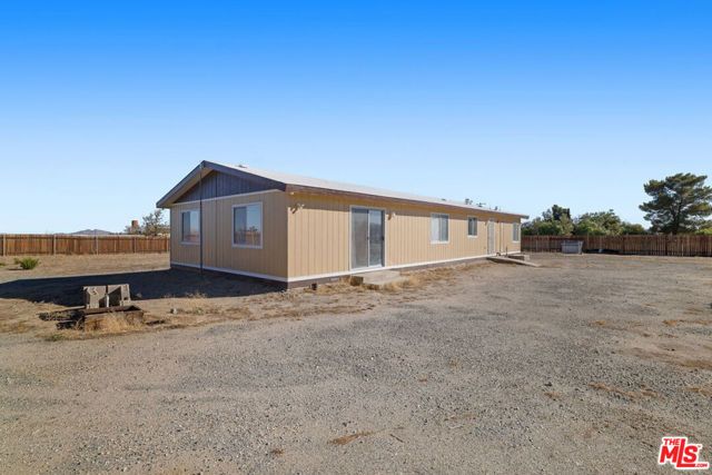 16670 E Avenue T4, Llano, CA 93544