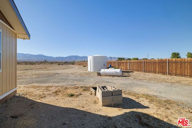 16670 E Avenue T4, Llano, CA 93544