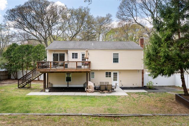 591 Meadow Road, Kings Park, NY 11754