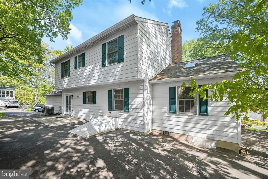 6935 PINEWAY, Hyattsville, MD 20782