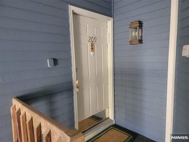 209 Cambridge Drive, Ramsey, NJ 07446