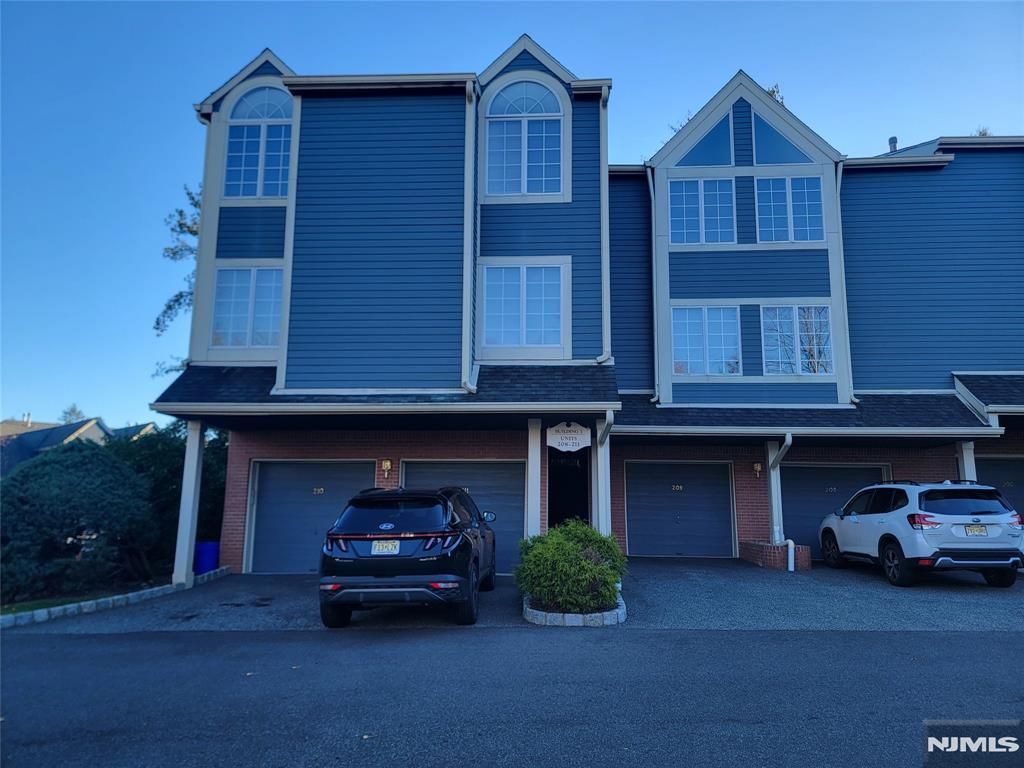 209 Cambridge Drive, Ramsey, NJ 07446