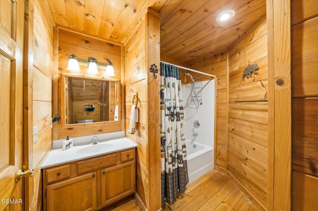 2430 N School Hse Gap Road, Sevierville, TN 37876