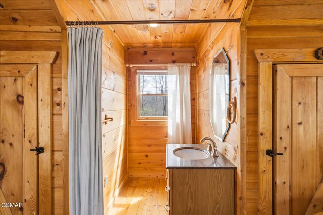 2430 N School Hse Gap Road, Sevierville, TN 37876