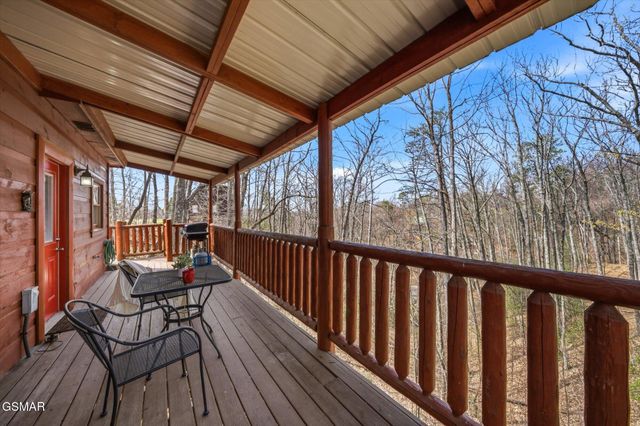 2430 N School Hse Gap Road, Sevierville, TN 37876