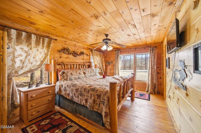 2430 N School Hse Gap Road, Sevierville, TN 37876