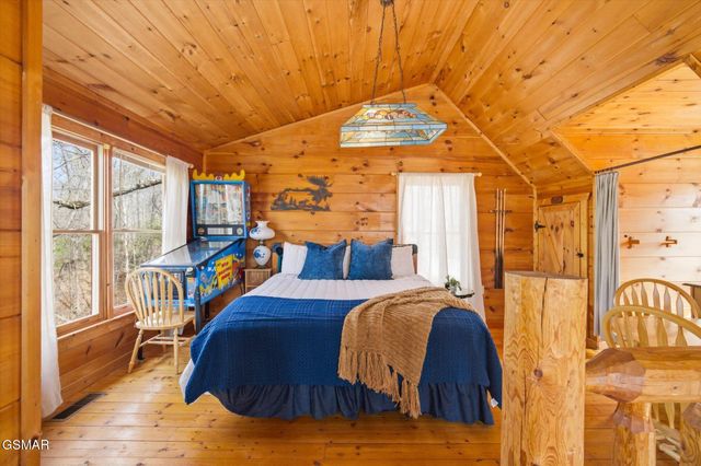 2430 N School Hse Gap Road, Sevierville, TN 37876