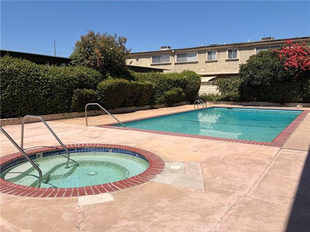 20146 Cohasset Street 5, Winnetka, CA 91306