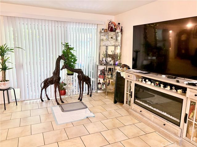 20146 Cohasset Street 5, Winnetka, CA 91306