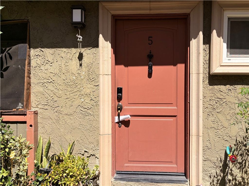 20146 Cohasset Street 5, Winnetka, CA 91306
