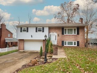 2818 Autumnwood Dr, Shaler, PA 15116