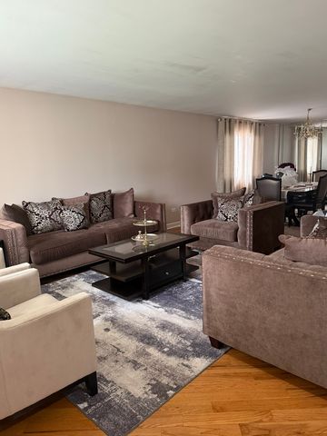 6716 W 89th Place, Oak Lawn, IL 60453