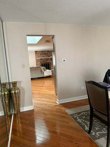 6716 W 89th Place, Oak Lawn, IL 60453