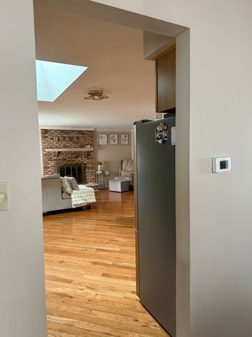 6716 W 89th Place, Oak Lawn, IL 60453
