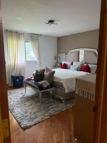 6716 W 89th Place, Oak Lawn, IL 60453