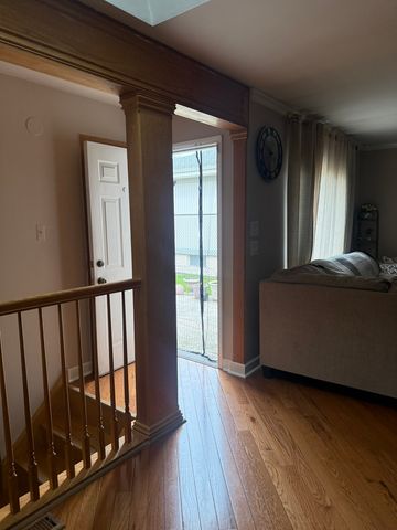 6716 W 89th Place, Oak Lawn, IL 60453
