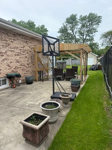 6716 W 89th Place, Oak Lawn, IL 60453