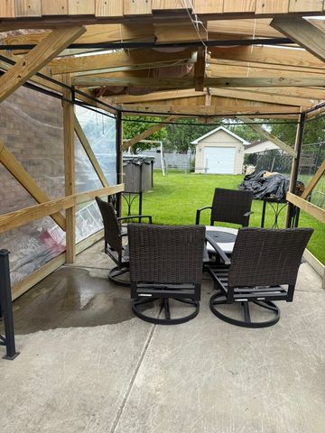 6716 W 89th Place, Oak Lawn, IL 60453