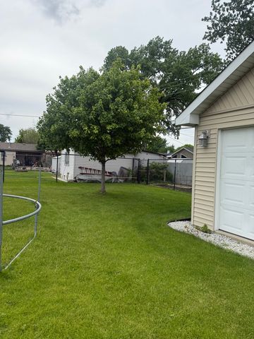 6716 W 89th Place, Oak Lawn, IL 60453