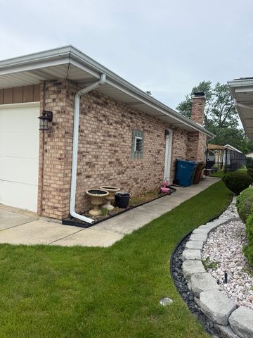 6716 W 89th Place, Oak Lawn, IL 60453