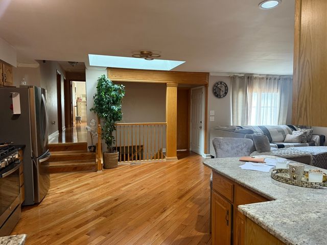 6716 W 89th Place, Oak Lawn, IL 60453