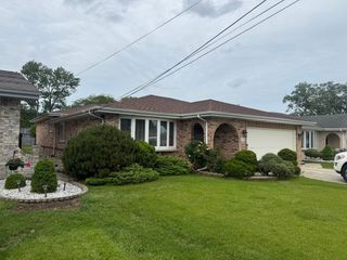 6716 W 89th Place, Oak Lawn, IL 60453