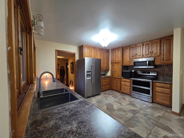 4280 Us 2 W Highway, Iron River, MI 49935