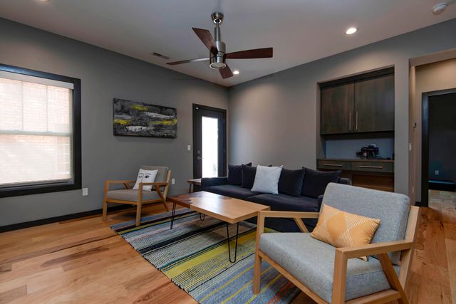 5521 S Ridge Top Avenue, Springfield, MO 65804