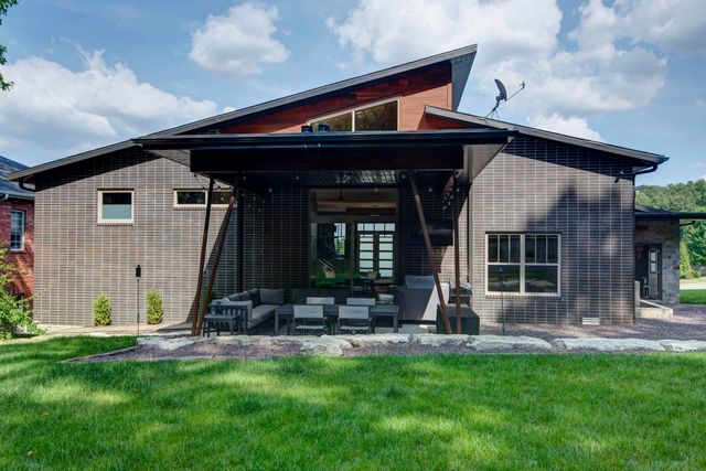 5521 S Ridge Top Avenue, Springfield, MO 65804