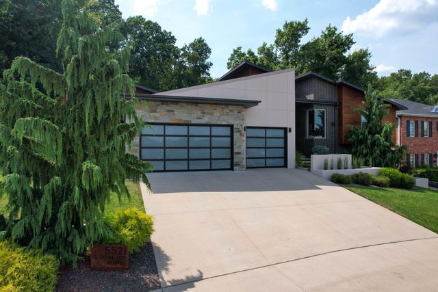 5521 S Ridge Top Avenue, Springfield, MO 65804