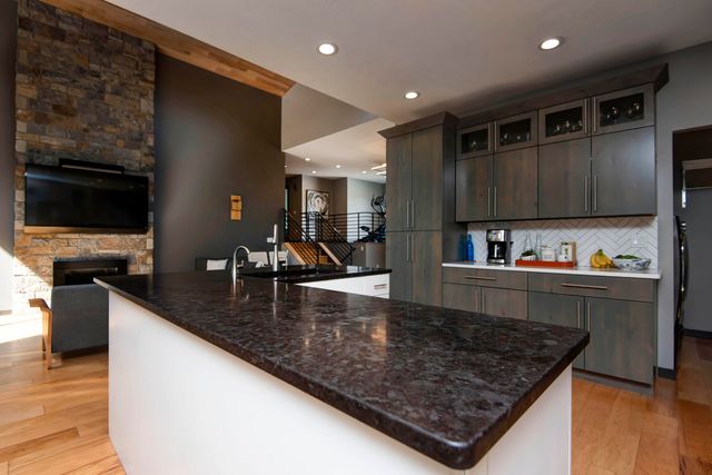 5521 S Ridge Top Avenue, Springfield, MO 65804