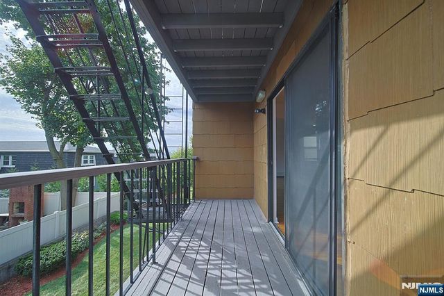 93 Myrtle Avenue 1, Edgewater, NJ 07020