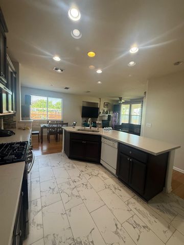 7950 Roseview Way, Sacramento, CA 95828