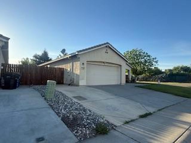 7950 Roseview Way, Sacramento, CA 95828