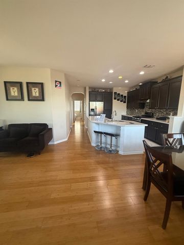 7950 Roseview Way, Sacramento, CA 95828