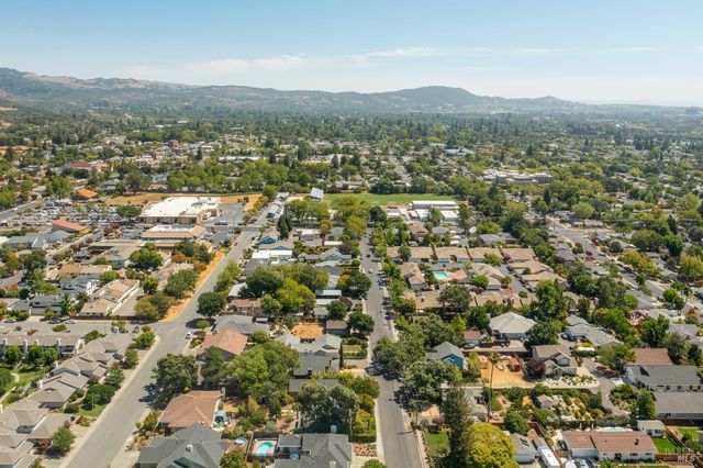 605 Curtin Ln, Sonoma, CA 95476