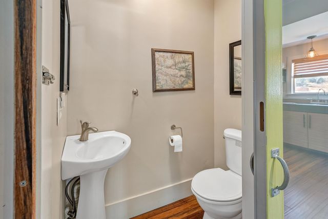 260 East Main Street, Conway, NH 03818