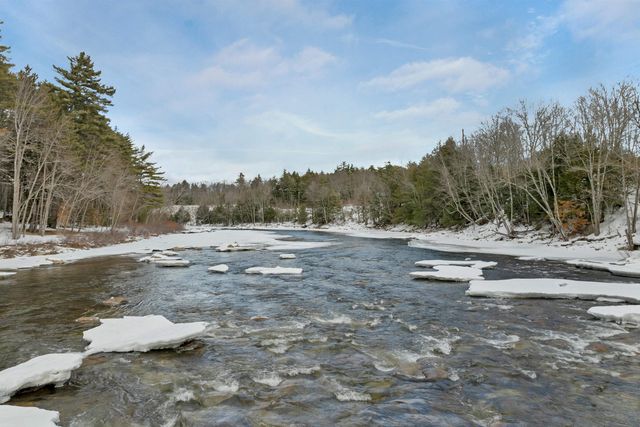 260 East Main Street, Conway, NH 03818