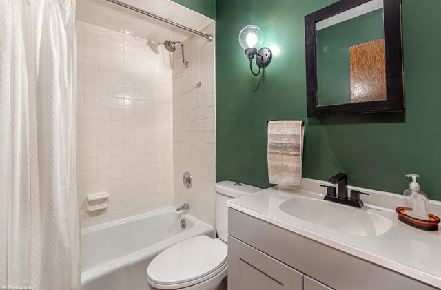 6729 W Menominee Parkway, Palos Heights, IL 60463