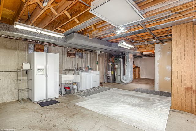 6729 W Menominee Parkway, Palos Heights, IL 60463