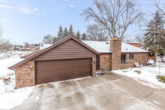 6729 W Menominee Parkway, Palos Heights, IL 60463