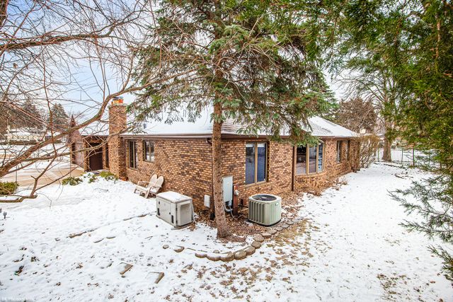 6729 W Menominee Parkway, Palos Heights, IL 60463