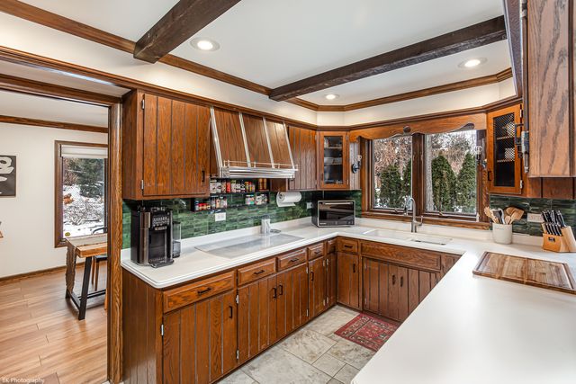 6729 W Menominee Parkway, Palos Heights, IL 60463