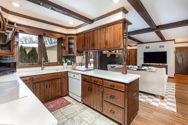 6729 W Menominee Parkway, Palos Heights, IL 60463