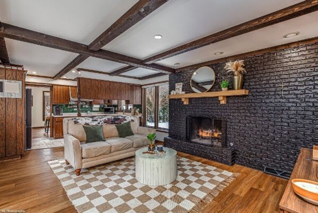 6729 W Menominee Parkway, Palos Heights, IL 60463